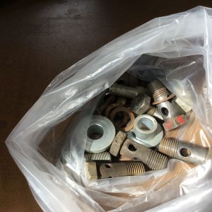 Bultar med håloch brickor