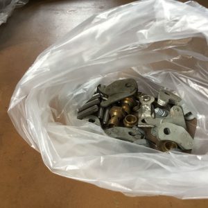 Okända bultar och metaldelar
